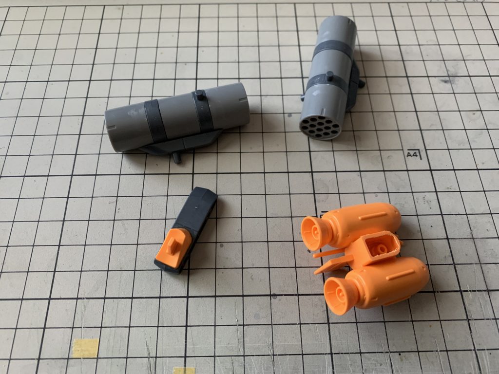 フレキシブル・シールドがあるとはいえ、背中も寂しく見えたので火力アップも兼ねて....