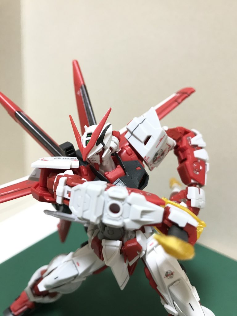 本キットの目玉 ガーベラストレートジョイントパーツを使って腰に付けるか、太もも横に付けるか選べます正直これのために買っても損はないと思いますし、これだけでめっちゃ遊べます