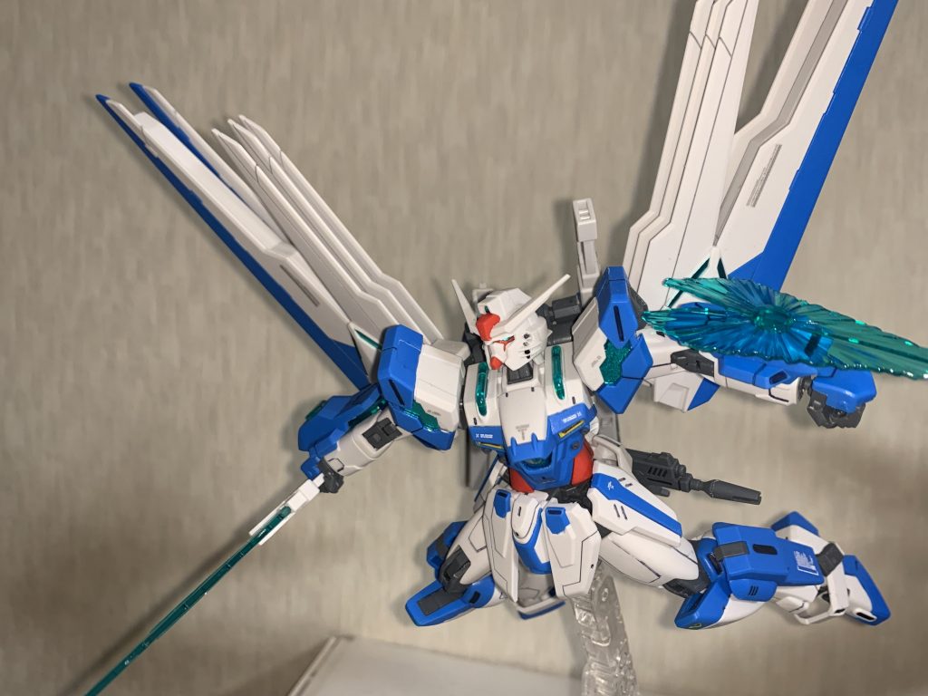 ソードはそのままです。刃だけはヤスリの後が目立つので、速乾接着剤を薄く塗って跡を誤魔化してます。