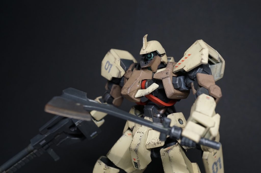 フェイスオープン時の強化センサーもメタリックグリーンで塗り分け。ケーブルは赤で塗装しました。