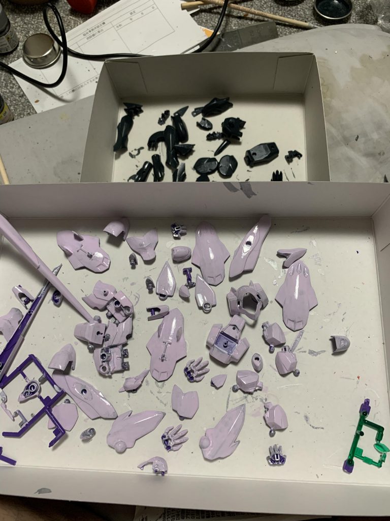 今回はピンクパープルを下地に使ってみましたこの色でプラモ作るのやりたいのだ