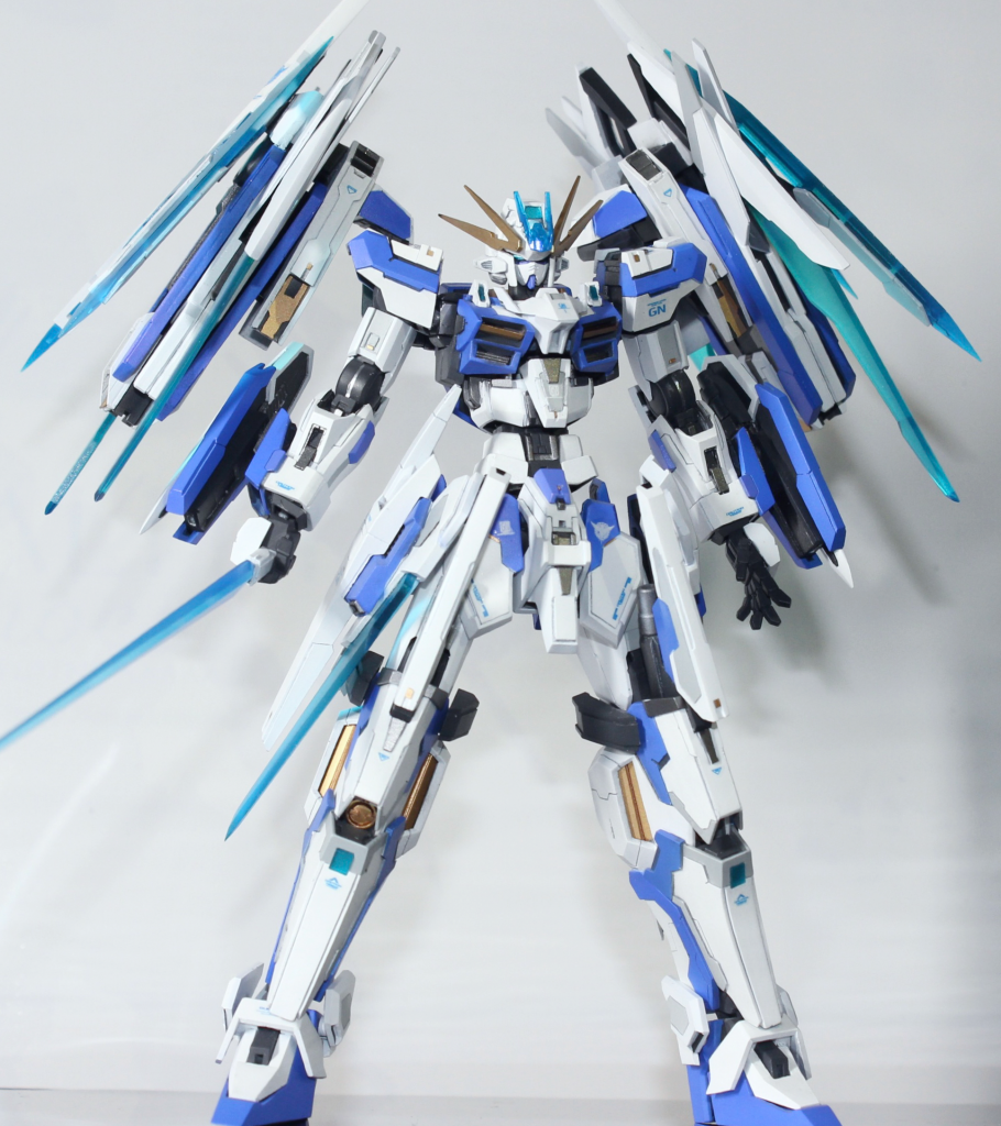 サイドアーマーに一振ずつマウント。本機のサーベルは通常ピンクのサーベル刃だが、高出力として設定された物は青のビーム刃となる。