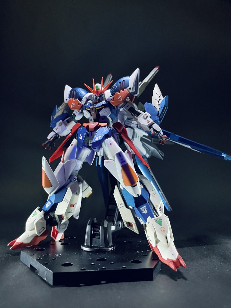 こちらがアセンドユニットとドッキングした状態で、名前もちょっと変化して【アーケンドガンダム】となります。アーケンドはArcaneとascendの造語でArcend。Arcとendの間に僕の名前の頭文字のsをつけると終焉という意味になることにしました!(勝手に考えた造語なので意味も勝手に考えましたw)