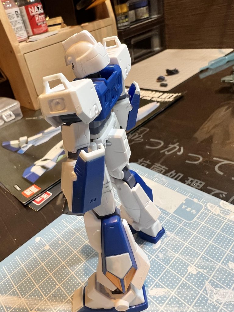 頭部は前後に延長してバランスを取ってます。 元キットは絶壁頭だったので(笑)画像では分かりませんが足首も根元で1ミリ延長されてます。