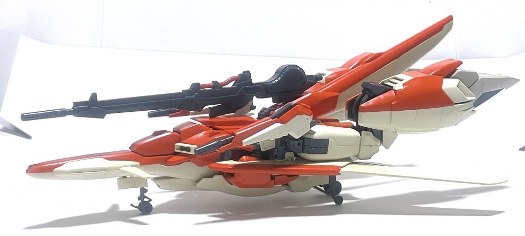 WR形態では、足首の関節をいぢって、足裏が真上を向くようにしてあります。こうするとシルエットが締まる気がします。