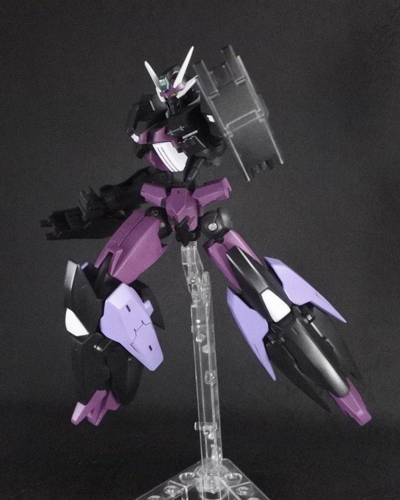 軽装状態腕部ガントレットと脚部ビームキャノンである程度の戦闘能力はあります