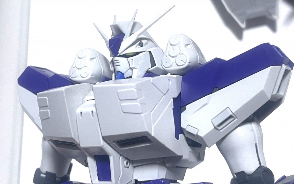 ちなみに、頭を幅増しすると、コレが着かなくなるので、方のポッドのマウント位置も変更しました。