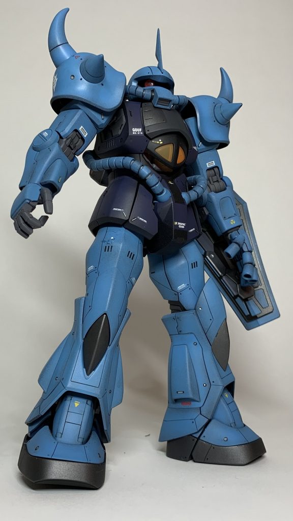 全体にスジ彫りでディテール追加し、黒サフ立ち上げのエアブラシ塗装で仕上げました。