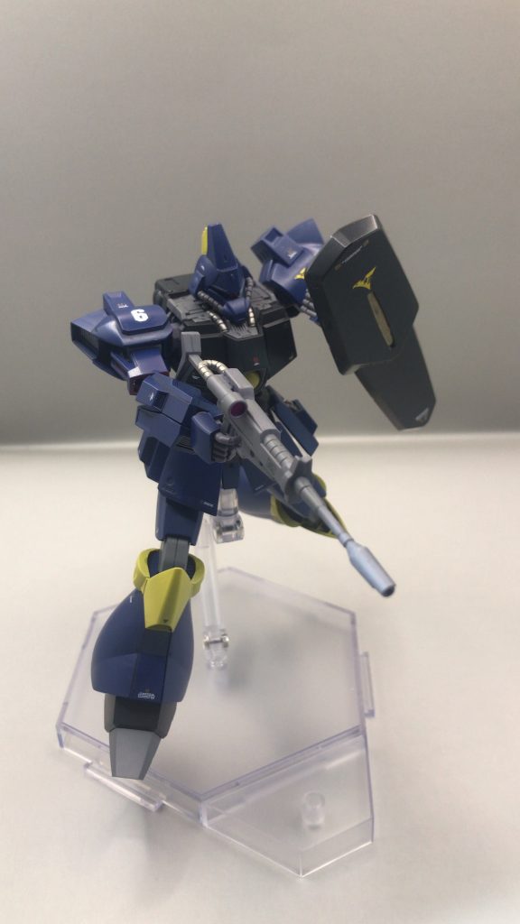 ビームライフルでポージング