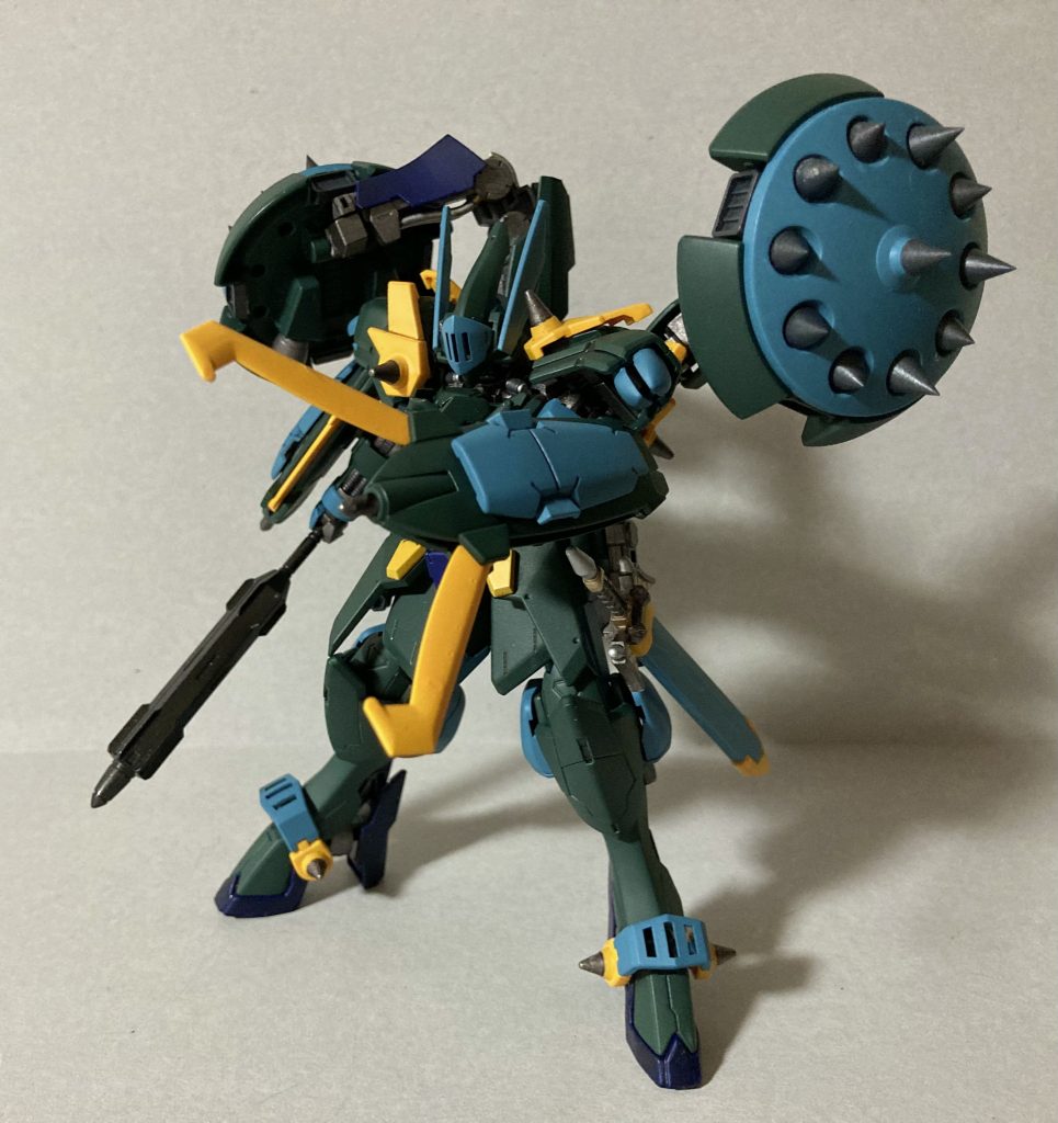 腕部に装備されたクラブシールドによりプルーマを捕獲し、破壊する。