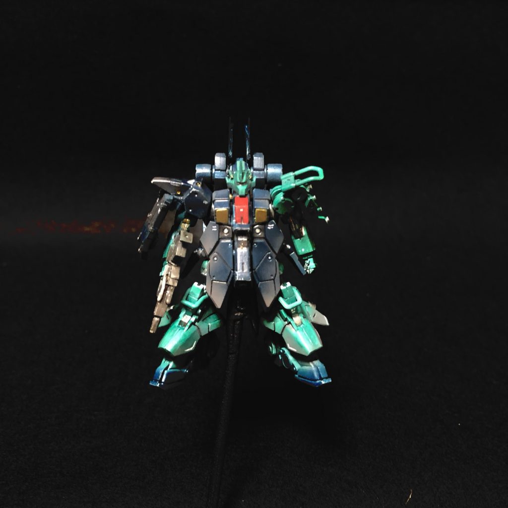 アーティファクト「ディジェ」作りました☆ザクⅢからの改修。このザクⅢ見た時にディジェになりそうと感じたので部分改造。主な改造は…頭部をザクⅢから削り出してディジェに作り直し。放熱フィン自作。その他形状変更は元々のパーツを移動して再現しました☆余りに細かくて僕のiPhoneではピントが合わなくて撮影が難しくて何度も取り直し。アーティファクトなんて改造するもんじゃない気がしました。