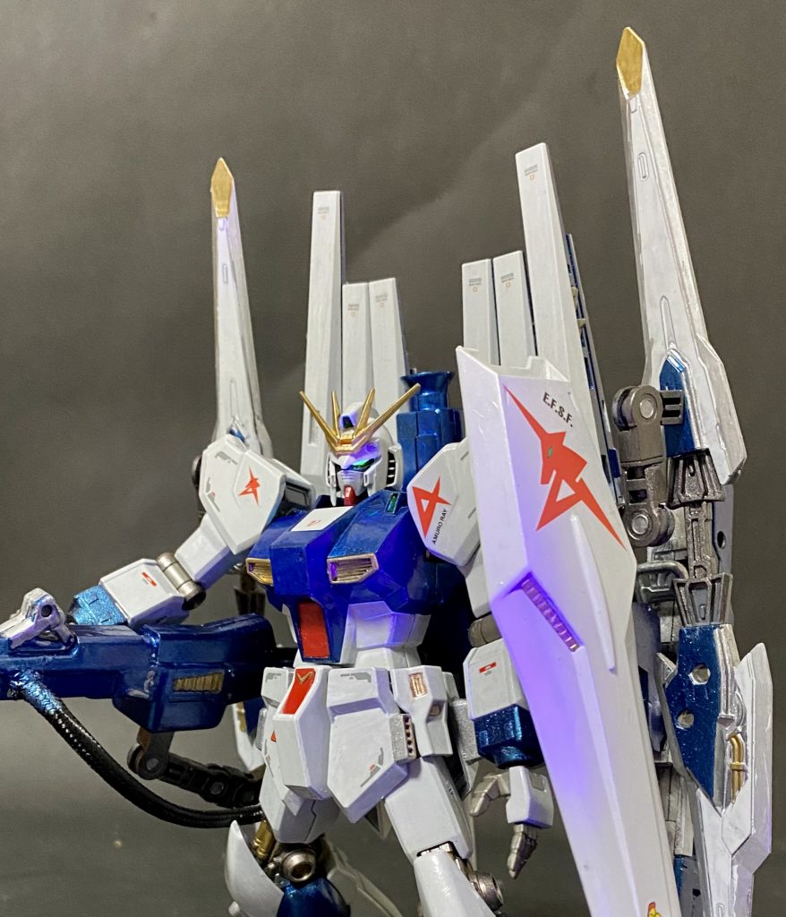 眼はブラックライトで光ります😊