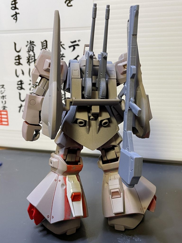 背面はあまり印象変わらずですよ。今思えば、リアスカートの大型化、武器周りに手をつけるべきだったか。