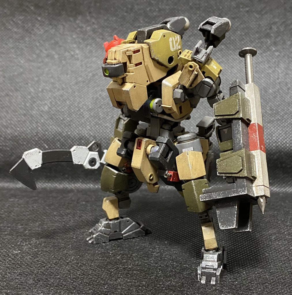 今は無き鉄華団に憧れるドゥム三兄弟による「夜の盗賊団」が所持する機体。大破したグレイズを鹵獲し改修。