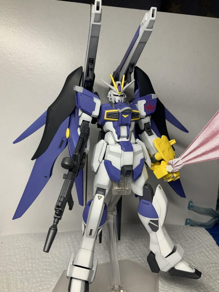 背部ヴェスバーはもちろん稼働します。横山奈緒は大阪出身でツッコミ担当でもあるのでハリセンをどうしても付けたかったですね(笑)虎拳は中の人がガチの虎党と今年の干支を掛けたことが理由です。