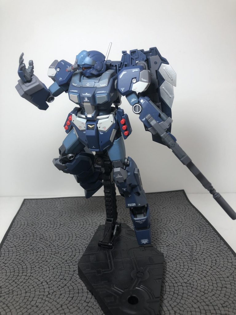 適当にポージング。アニメに近い色塗りをしました。