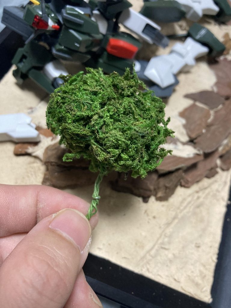 100均の装飾用グリーンモス 主にボンドで固めてます