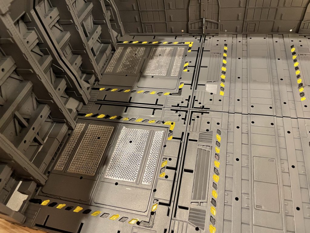 床面を黒と黄色の虎模様🐯で塗装しています。