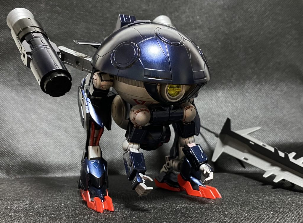 たまたま買えたプリズムブルーブラックが良い色。装甲はプリズムブルーブラック＋光沢、フレームはシルバーサフ＋ルビーレット＋艶消しです。