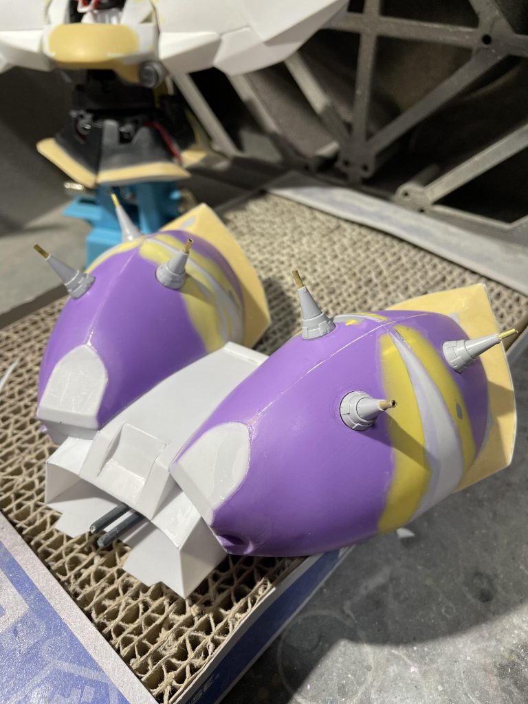 バックパックはドムの脚のあまりパーツを流用して整形しました。