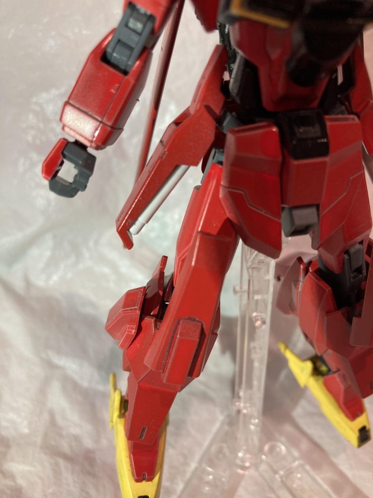 ビームサーベルはサイドアーマー裏に格納。今回1番のお気に入りポイントです。
