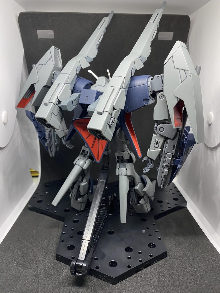 背面大きくて撮影ブースに入りきれないです笑笑今度MGも作る予定なので大きいブース買おうかな