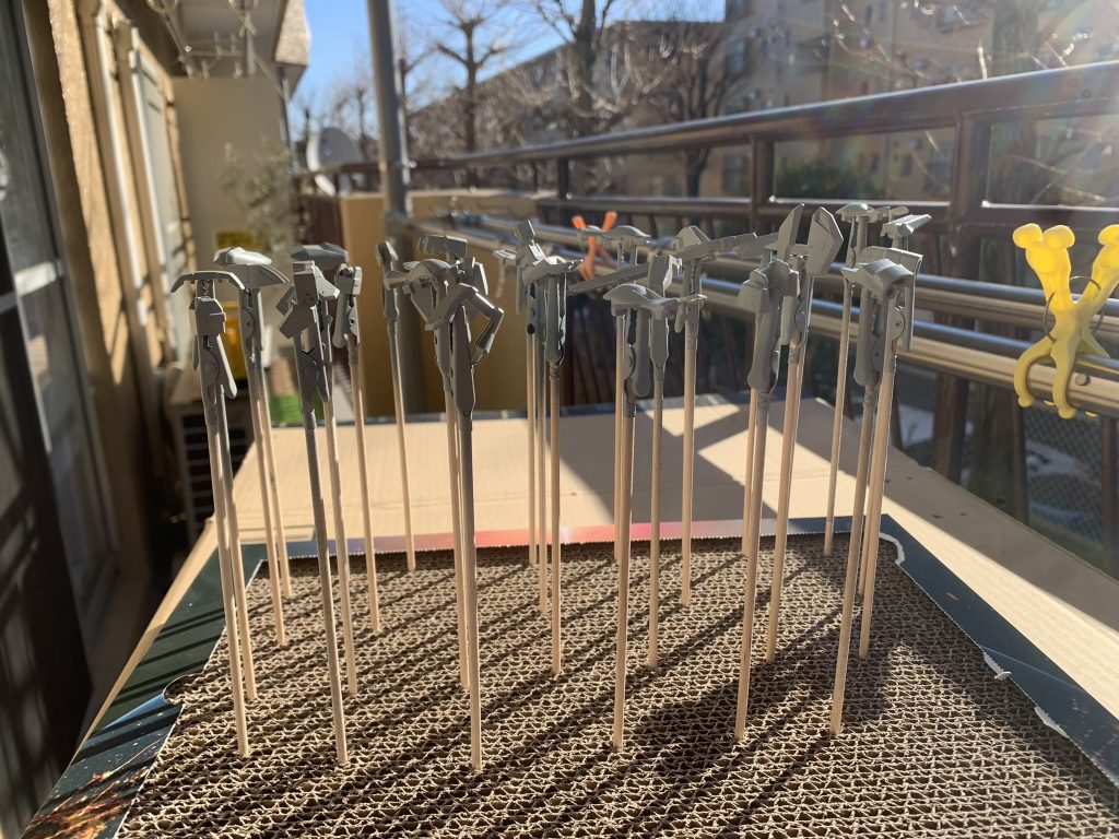 ベランダで塗装…臭いが入ってきますね。