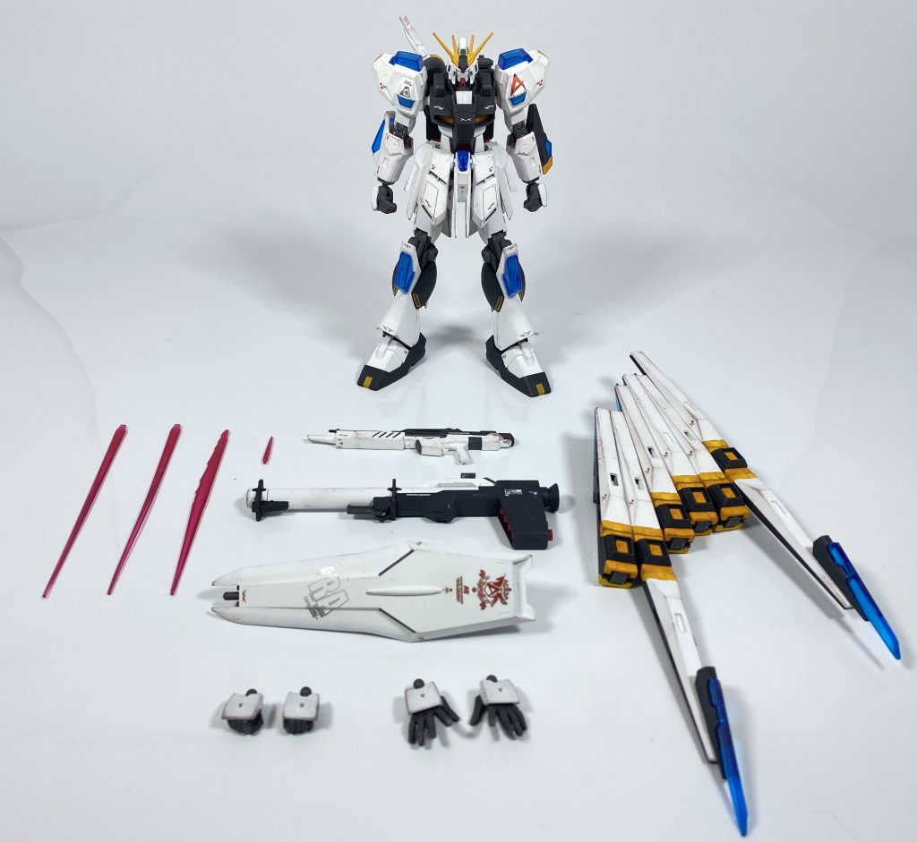 ラストはやっぱり、スタティックディスプレイ！別のMSベースで特定のMSを見立てるというのは初めての試みでしたが、それだけになかなか楽しく制作することができました☺️パッと見νガンダム。でもよく見るとスクランブルだこれ！！と思っていただけたなら嬉しいです☺️