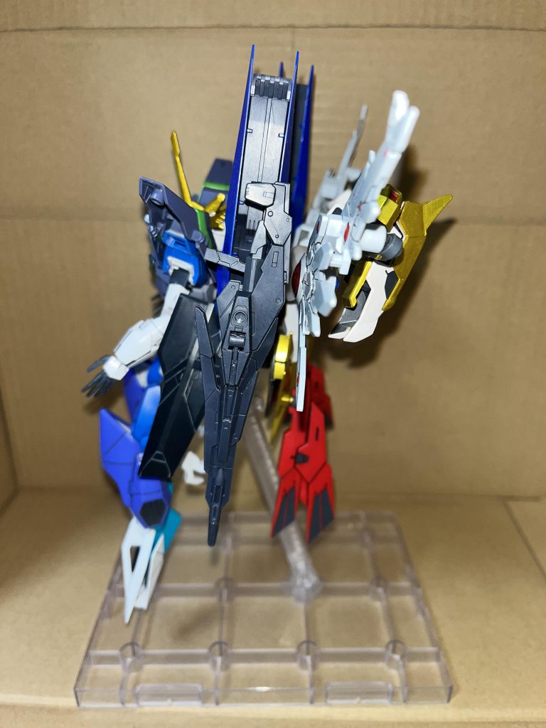 サイドショット写真ではウォドムポッドの足は閉じた状態になっていますが開く事で自立させられます。