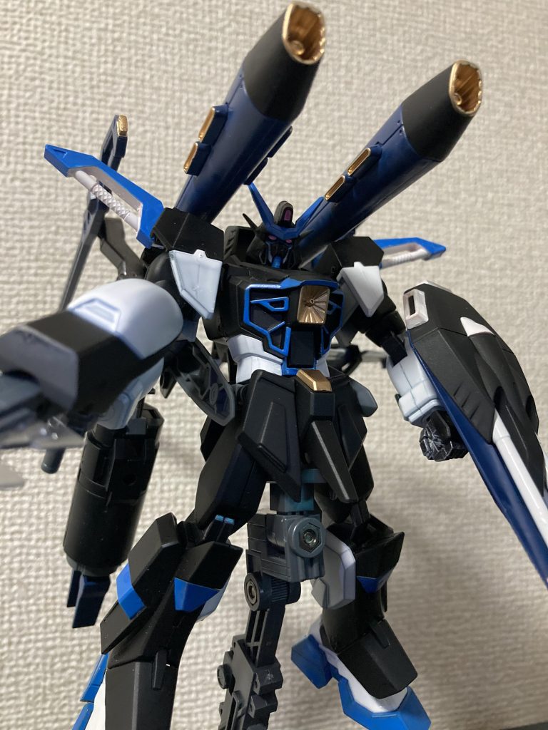 最後にHGカラミティのパケ絵風ポーズ。SEEDの機体はこういうIF設定が作りやすくて楽しいですね!