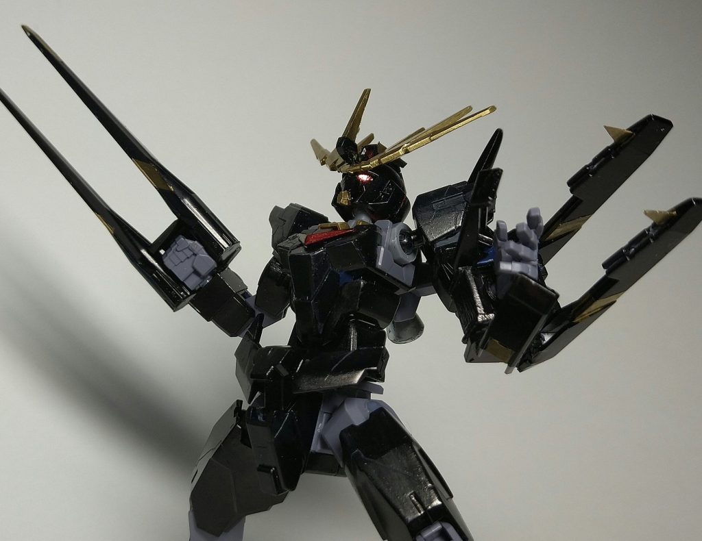 デストロイモードヘ。1号機に比べ非常に好戦的。1号機は制御用のアーマーがありましたが本作では制作していません。制御不能できず暴走し、デストロイ・アンチェインドと同様の状態になります。