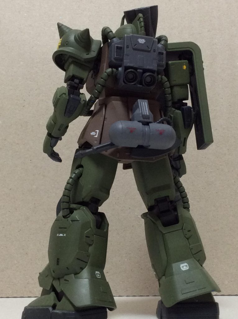 リアアーマー上部にプロペラントタンクを。