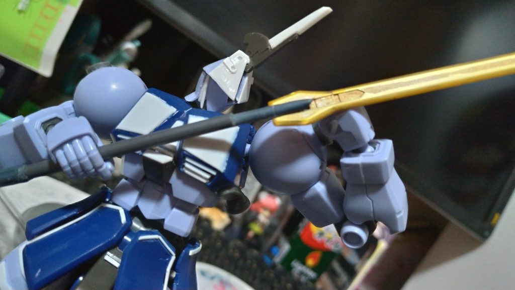 HGUCリバイブのギャン、誉めるとこしかないっすね!旧HGUCと比べると夢のようです。というわけで各部の空いてるとこにそれなりにスジボリを入れたり細切りプラ板を入れたりなどでディテールアップしつつ、ファクトリーメイド風にオリジナリティをすこしづつ追加していきました。KPSの足首が繊細なのでそこだけ気をつけたいところ (二度折りました)ジャベリンはバエルソードの余りとMGザクのヒートホークの柄+ランナーです。しかも旧MGのやつですね。HGにもたせても大きく見えないくらいちっさいんですよねあのヒートホーク。2.0からは悪くないんですが。せっかくのジャベリンの写真が少ないのは、サーベル用角度付き持ち手の親指が折れたので慌てて接着しちゃったからです。通常手だとなんか石器時代みたいなもちかたになるんすよね。
