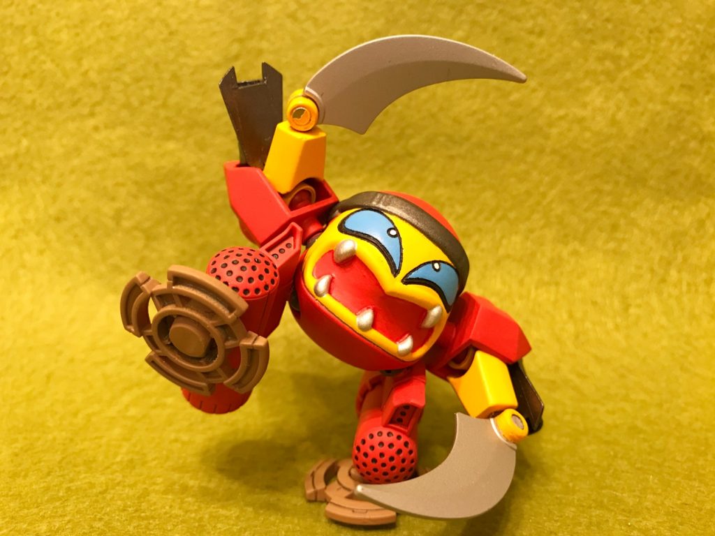 肩、股、足首がボールジョイント、鎌の付け根3mmポリ接続でロール可能です。劇中ではあまり動きませんが(笑)