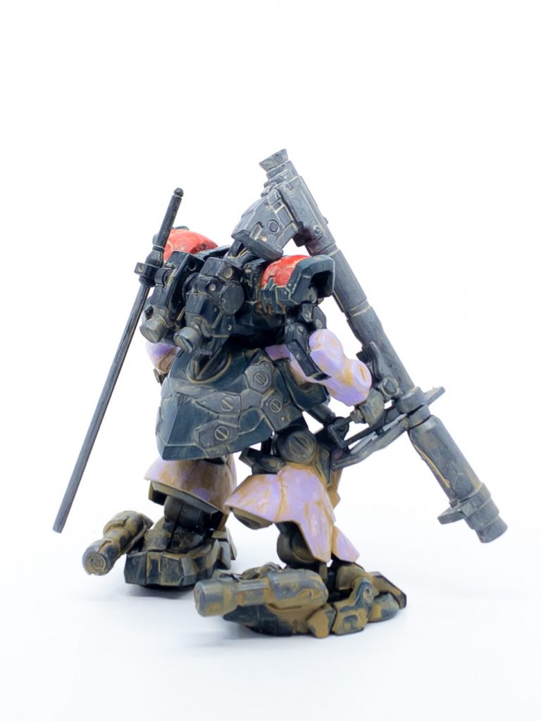 今回はドムなので足回りに砂汚れを激し目につけてます。