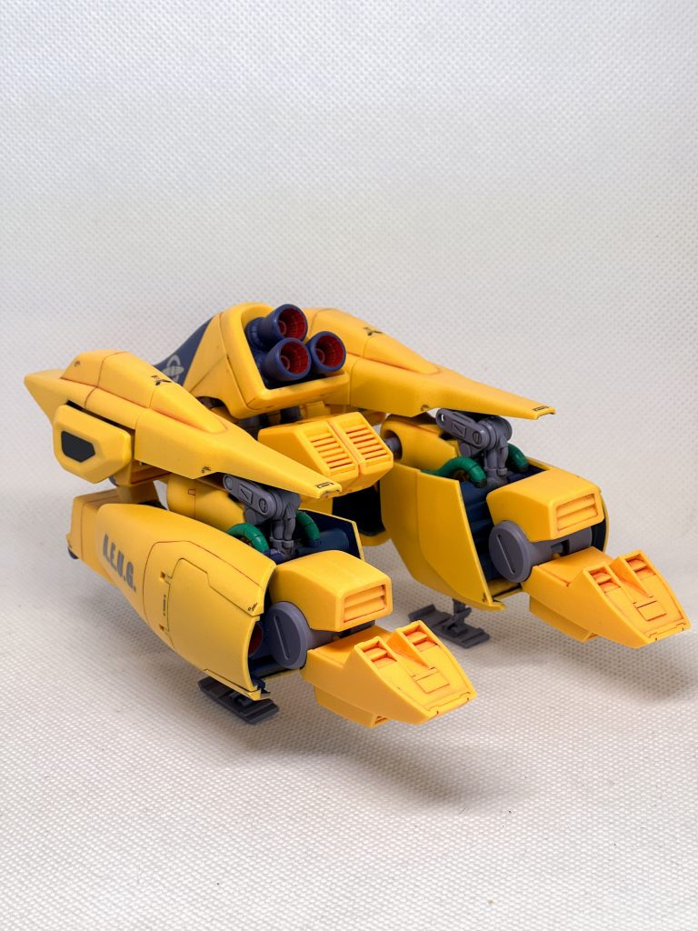 MA形態リアビュー。手首外すだけでほぼ完全変形するのは素晴らしいですね。