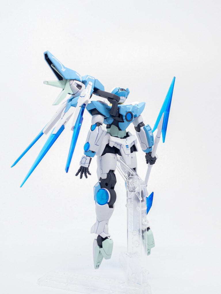本機は対話のためのガンダムであるダブルオークアンタの特性をさらに発展させた機体であり、ツインドライヴ用のGNドライヴ2機と強化されたクアンタムシステムを搭載する。