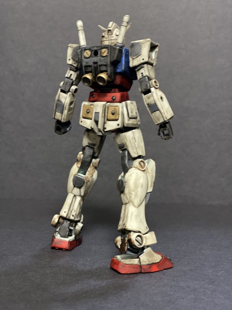 お尻の部分の丸いモールドは、穴お開けた後に、グレーのランナーを、溶かしてむにゅっと押し出して作成してます。