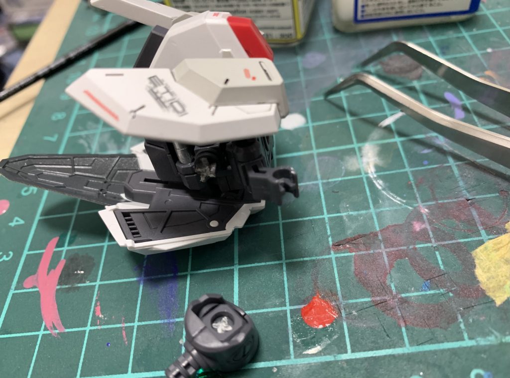 両脚の軸が捻じ切れた時はもう駄目かと思いました笑 無事真鍮線で復活