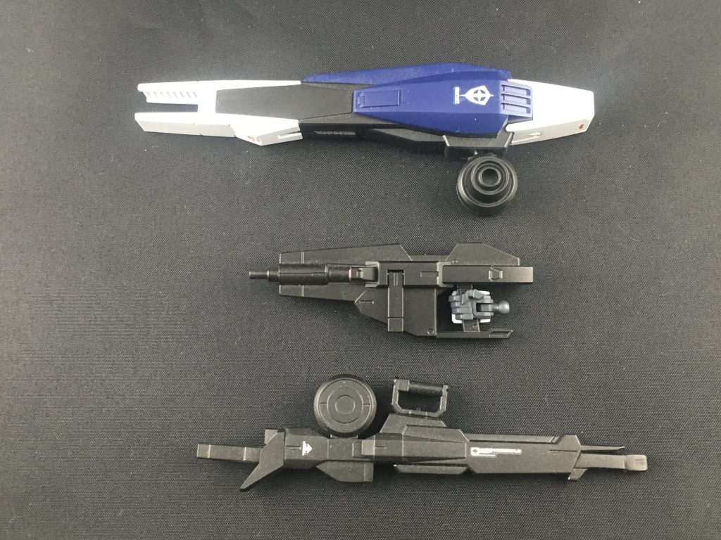 武装です、上から火力を補うグラストロランチャー、G-エグゼスのライフルを切り落として縮め、取り回しを良くして連射性に優れたと(適当)もの、下がサーベルホルダーです