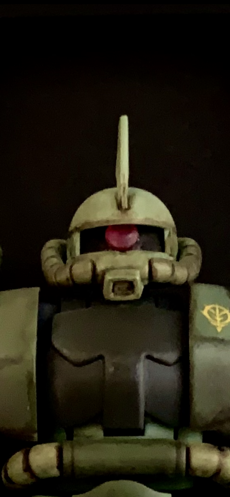 モノアイをDAISOのネイルシールをアレンジして使用。完成度は低いですが、個人的にはまずまず良い感じ…と思っています。