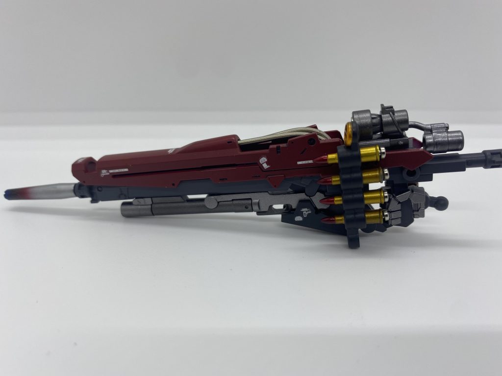 ビームライフルはシナンジュを素体にグレネード弾をイメージしたカートリッジを追加しました。スプリングを使用し、動力パイプ風に追加しました。