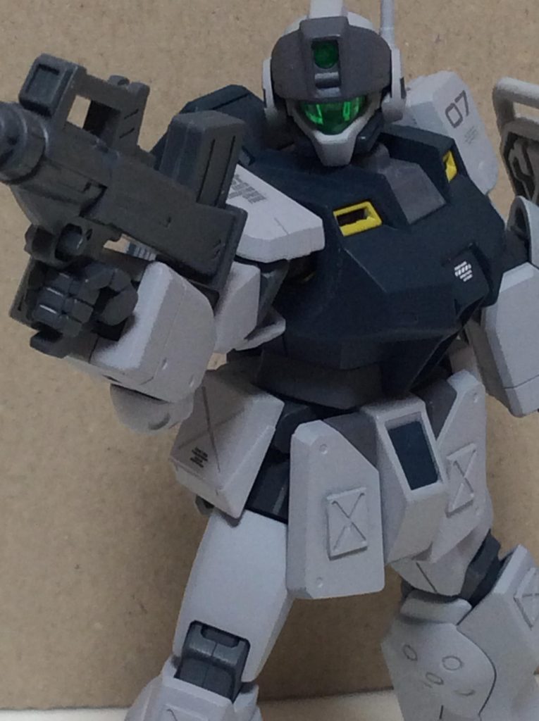 ブルパップ・マシンガンでの攻撃。