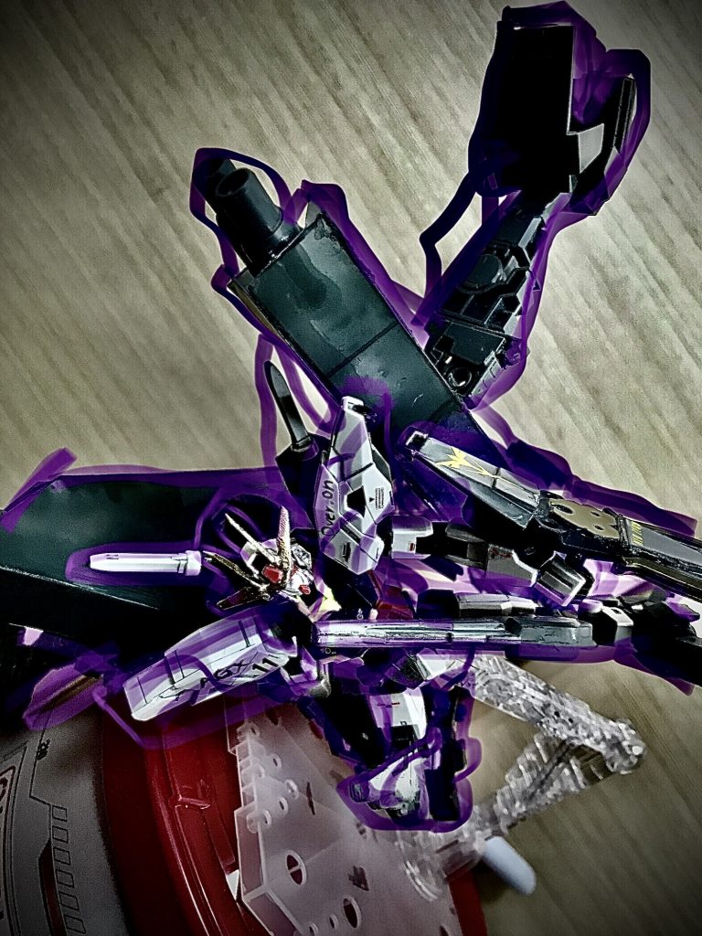 「芸が無いぞ！ハマーン！」アーマーの先端にはダブルカノンを装備している。第二形態での使用も可能合体することで第一形態よりも機動力、火力が大幅に上昇する