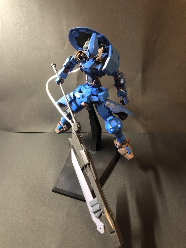 全塗装(筆塗りで全塗装は大変だと学びました💦)左肩アーマー追加武器変更が今回の主な変更点です。