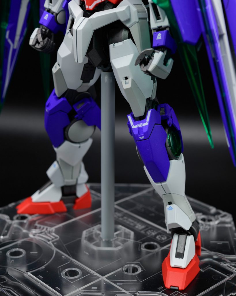 フレームはメタルビルドっぽくしたかったので、メカサフヘヴィーではなく焼鉄色で塗りました。