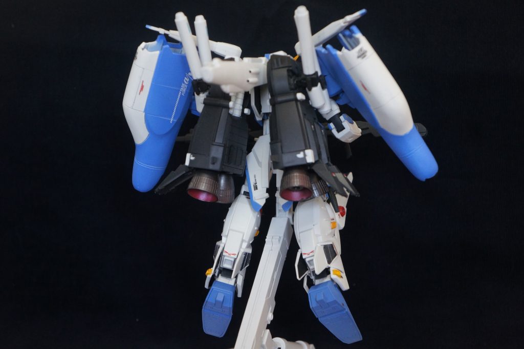 背中のユニット、折れ曲がるならもっと良かったなぁ。。