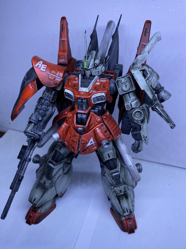 背部バインダーはよーわからんやつ使って作成。肩にはバーニアつけて延長スカートに市販スラスター追加。他モールド・ディテール追加。