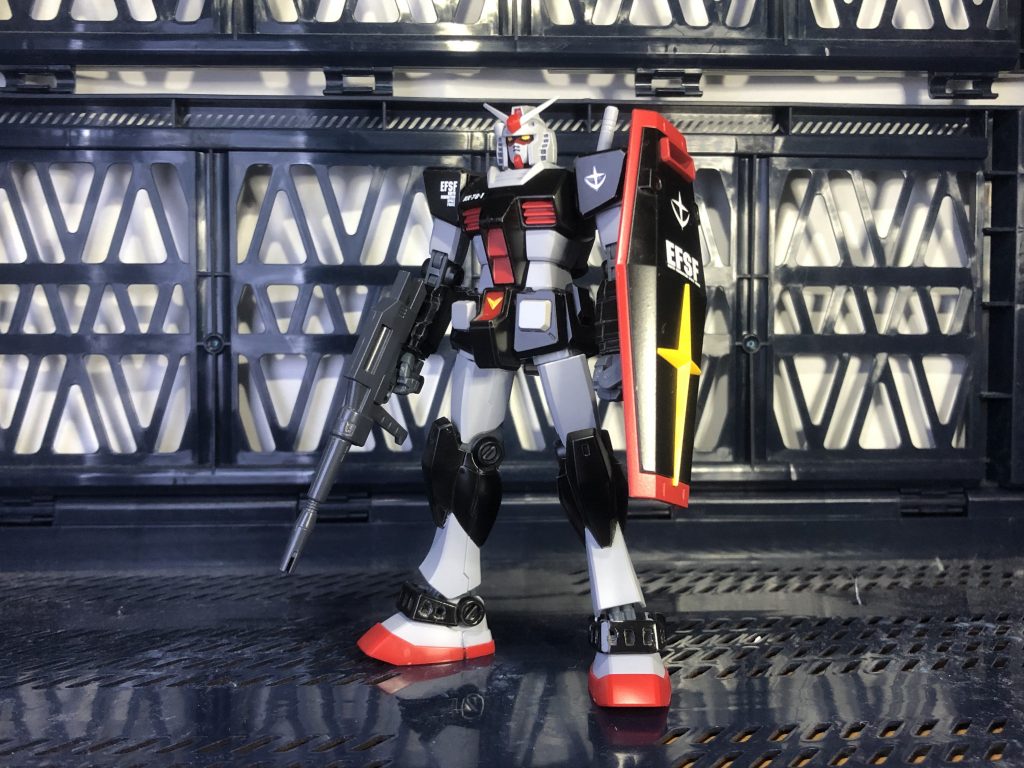 武装状態。デカールは『ガンプラが絶対にうまくなる10の製作テクニック』に付属の水転写デカールを使用しています。