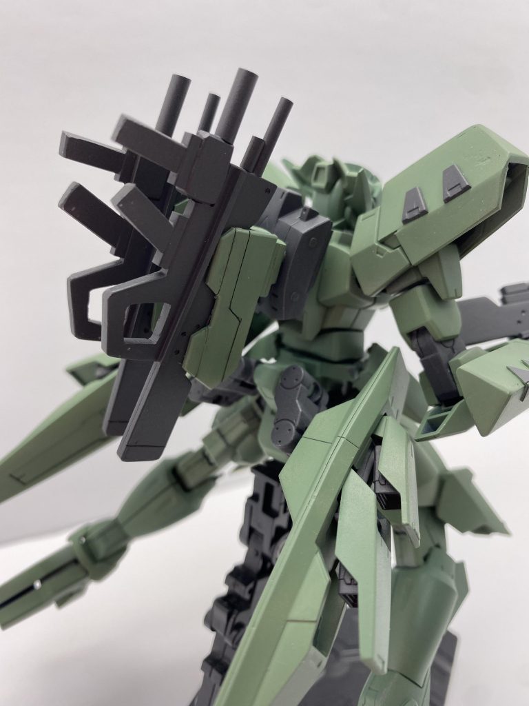 突撃砲は背面にラック可能。ジャンプユニットのジョイントはMSGジョイントパーツを流用。